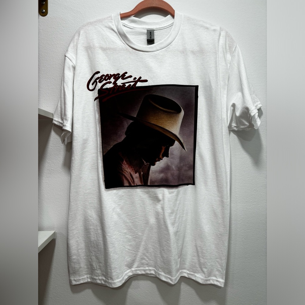 White Gildan Tshirt with George Strait on the front